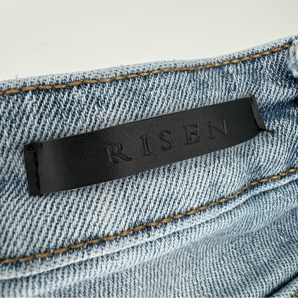 Risen Women’s 28/7 Distressed Roll Up Cuff Relaxed Fit Light Wash Skinny Jeans - Picture 9 of 9